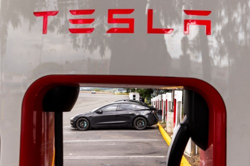 EVs, plug-in hybrids’ reliability concerns ease but still lag gas-powered peers, survey shows