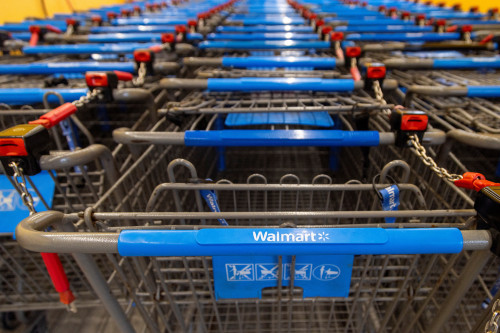Walmart partners with JPMorgan to speed payments to online sellers