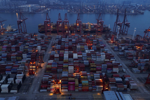 Trump cabinet members clash on tariff talks with China