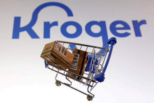 Kroger trims annual sales forecast as shoppers tighten budgets
