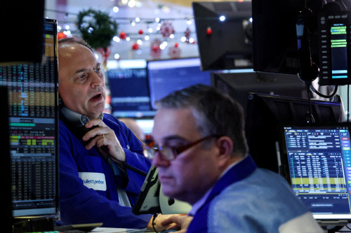 US stocks end down as tech shares drop ahead of New Year