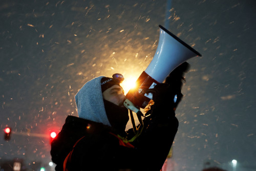 U.S. judge orders curbs on immigration agents’ tactics toward Minnesota protesters